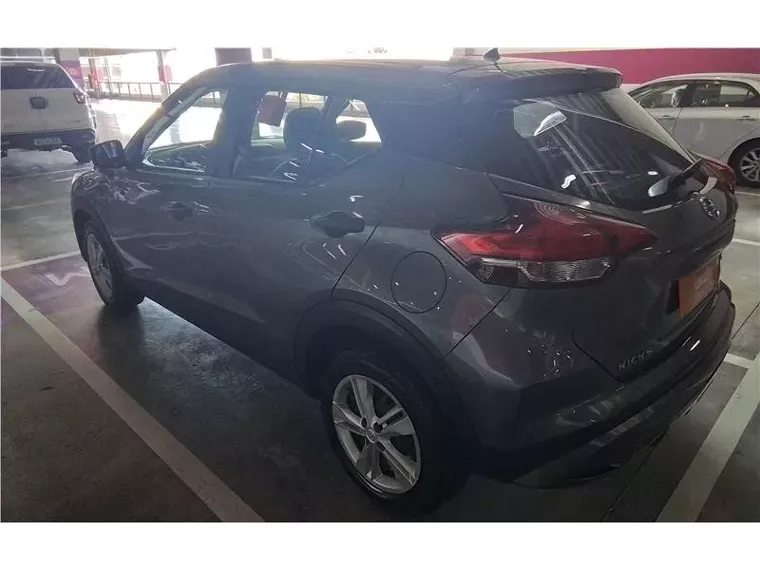 Nissan Kicks Cinza 11