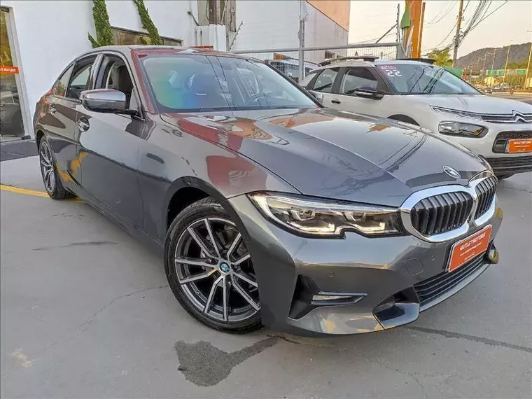 BMW 320i Cinza 1