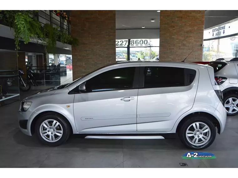 Chevrolet Sonic Prata 16