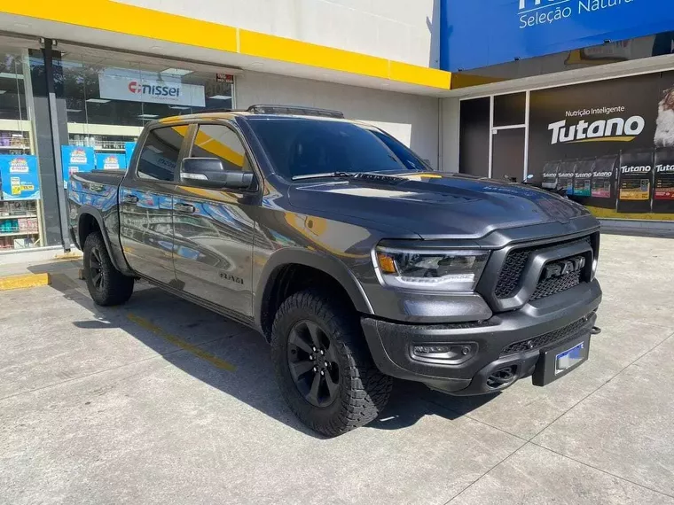 RAM 1500 Cinza 1