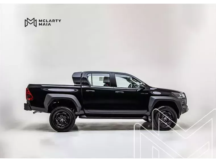 Toyota Hilux Preto 6