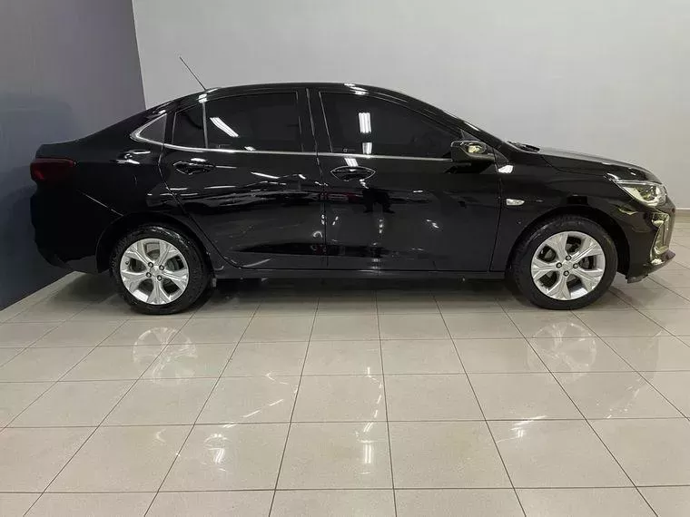 Chevrolet Onix Preto 7