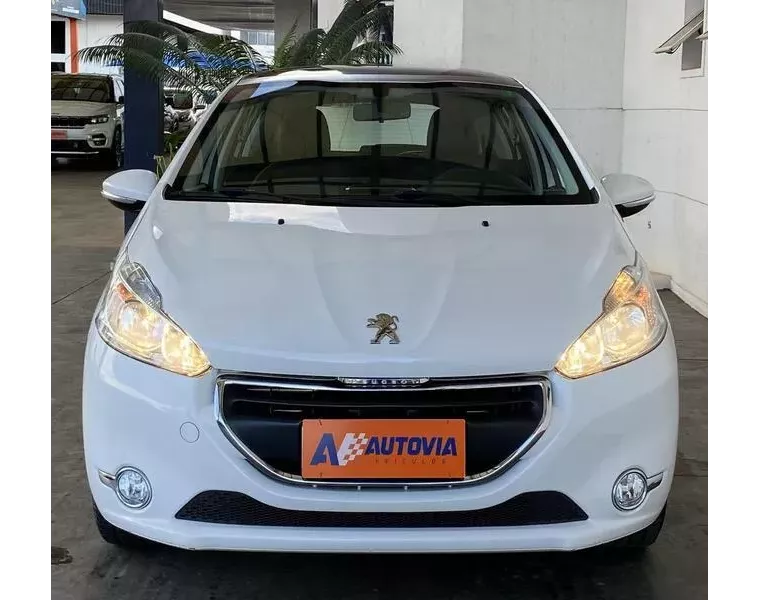 Peugeot 208 Branco 9