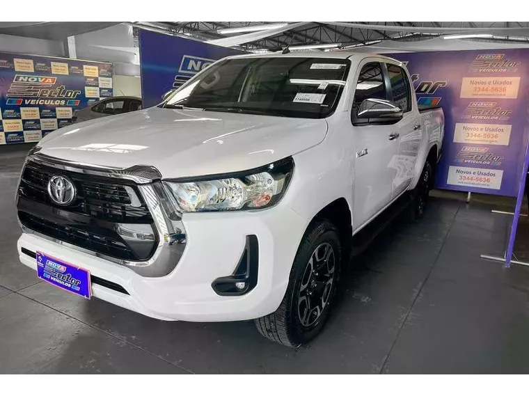 Toyota Hilux Branco 1