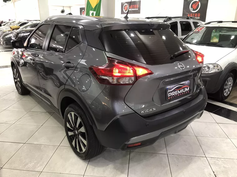 Nissan Kicks Cinza 9