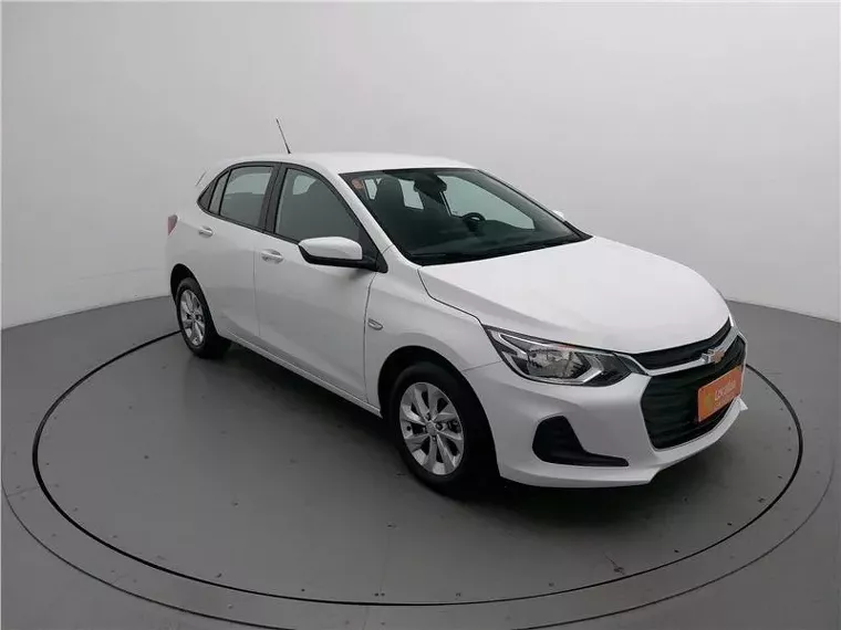 Chevrolet Onix Branco 9