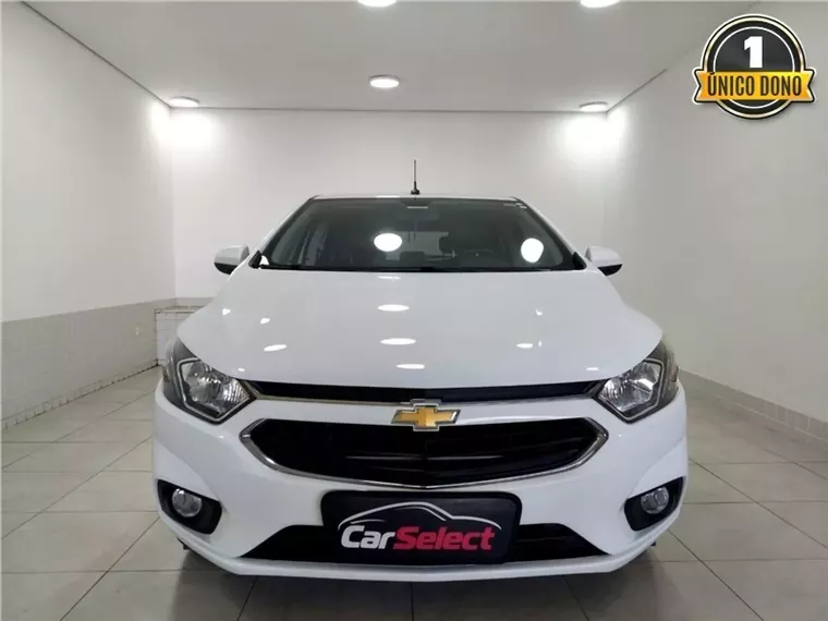 Chevrolet Onix Branco 1