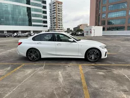 BMW 330e