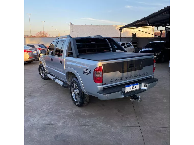 Chevrolet S10 Prata 4