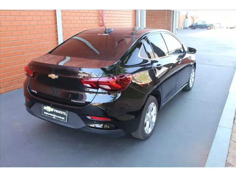 Chevrolet Onix Preto 8