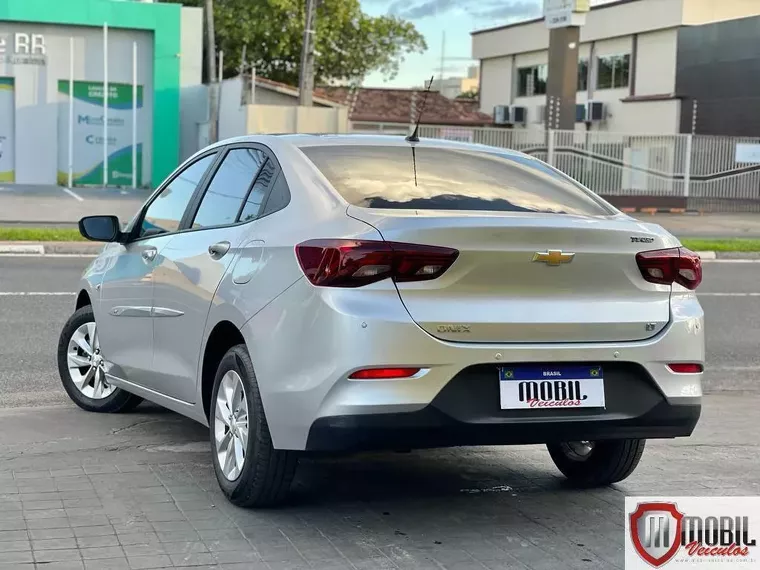 Chevrolet Onix Prata 12