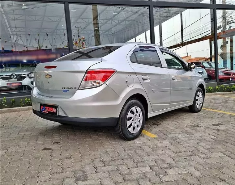 Chevrolet Prisma Prata 4