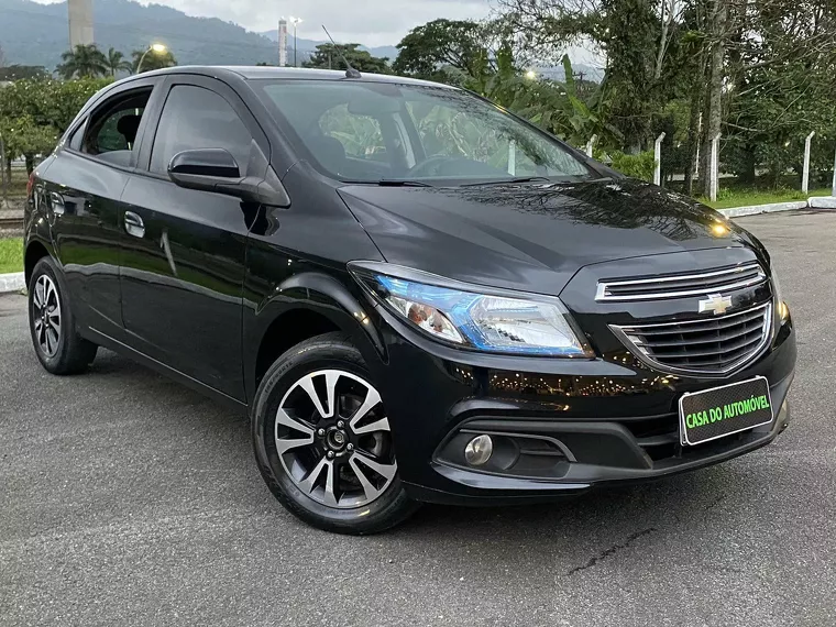 Chevrolet Onix Preto 7