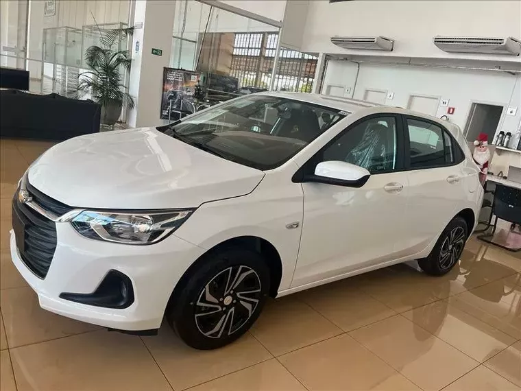 Chevrolet Onix Branco 8