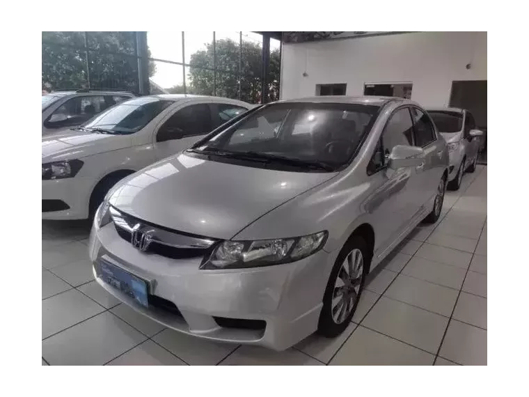 Honda Civic Prata 3