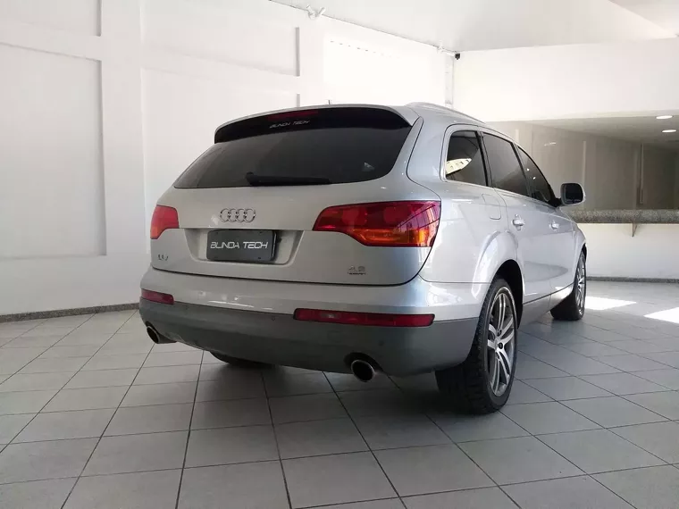 Audi Q7 Prata 9