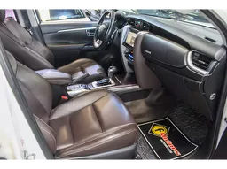 Toyota Hilux SW4