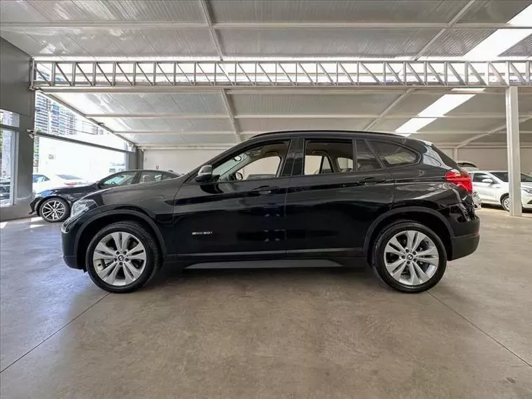 BMW X1 Preto 16