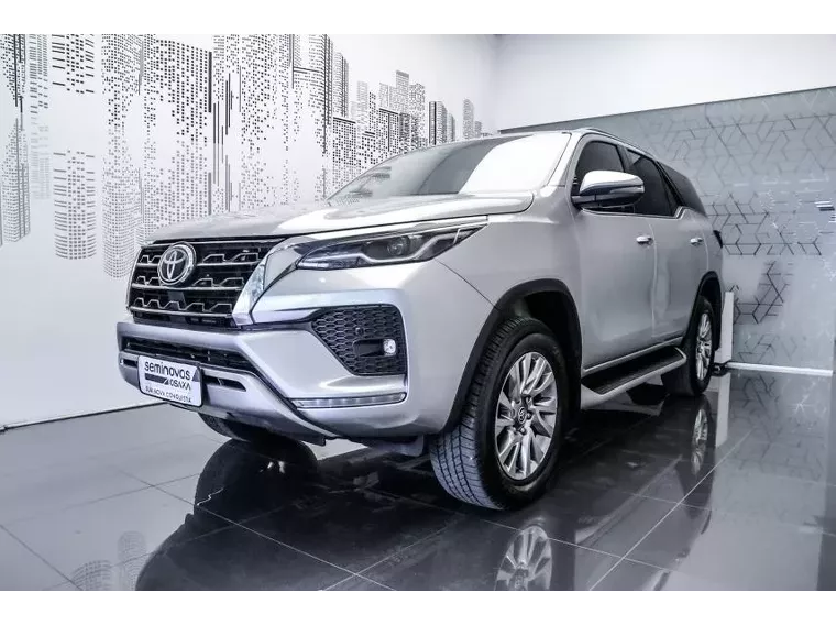 Toyota Hilux SW4 Prata 2