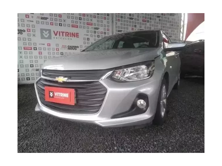 Chevrolet Onix Prata 7