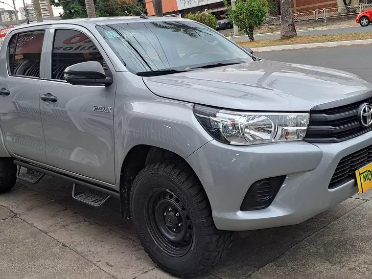 Toyota Hilux Prata 16