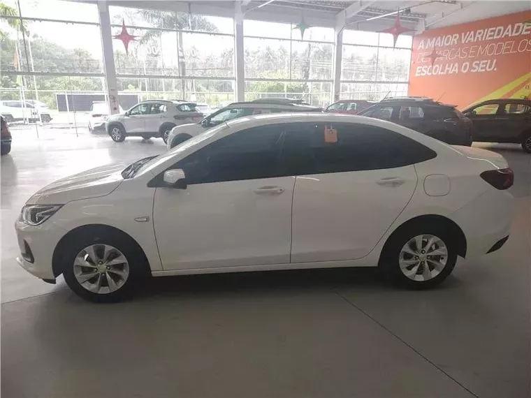 Chevrolet Onix Branco 9