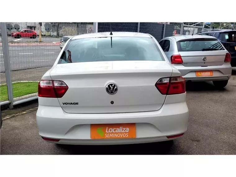 Volkswagen Voyage Branco 7