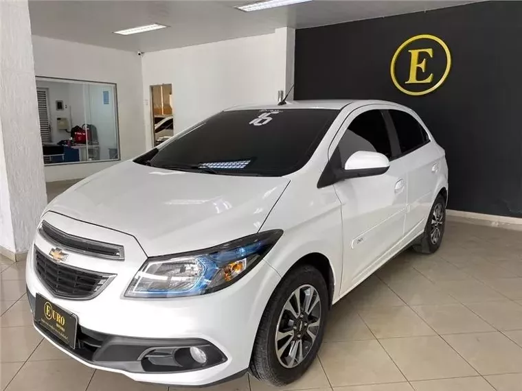 Chevrolet Onix Branco 15