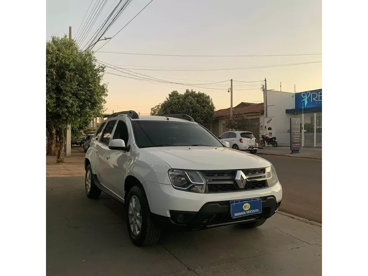 Renault Duster Branco 4