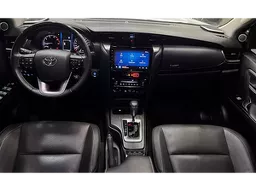 Toyota Hilux SW4