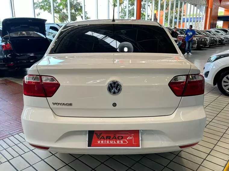 Volkswagen Voyage Branco 15