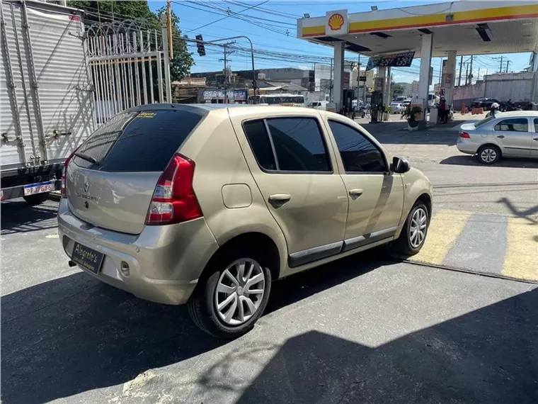 Renault Sandero Dourado 6