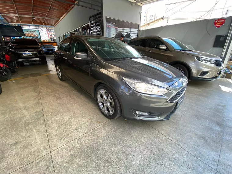 Ford Focus Cinza 7