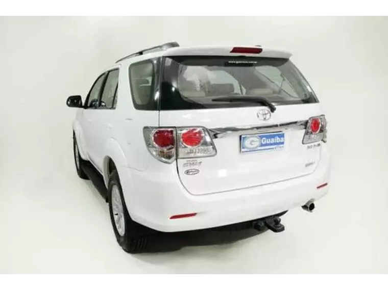 Toyota Hilux SW4 Branco 11