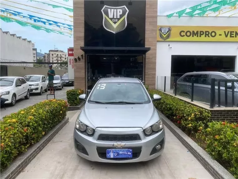 Chevrolet Sonic Prata 1