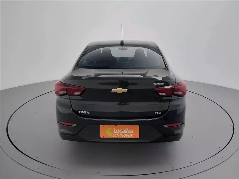 Chevrolet Onix Preto 14