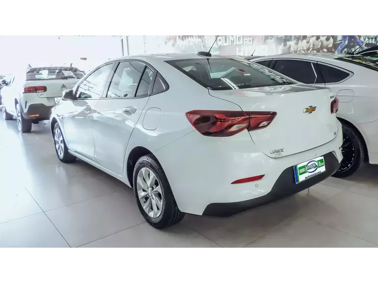 Chevrolet Onix Branco 10