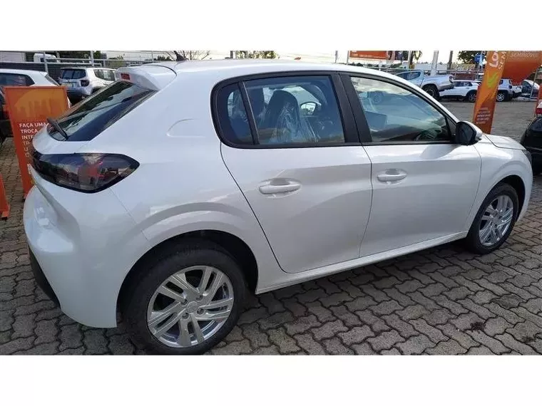 Peugeot 208 Branco 13