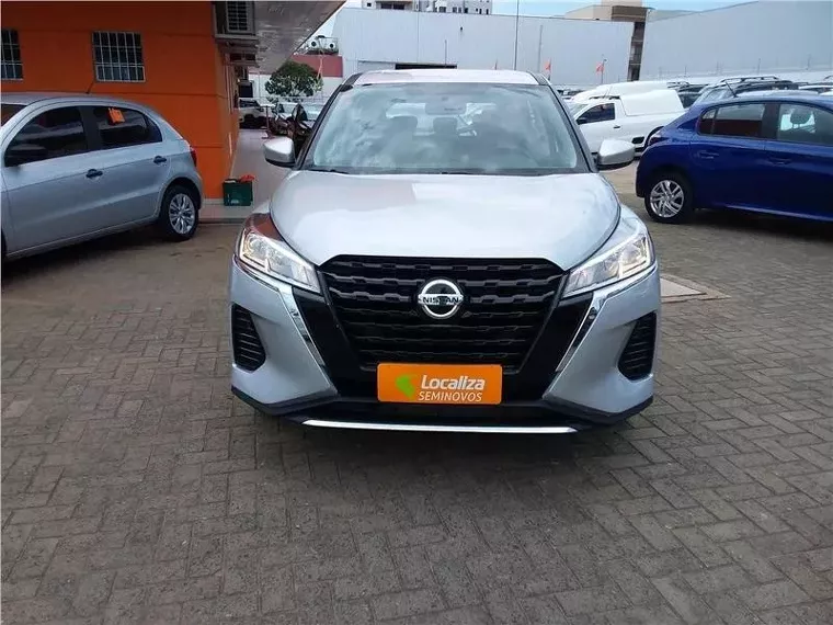 Nissan Kicks Prata 1