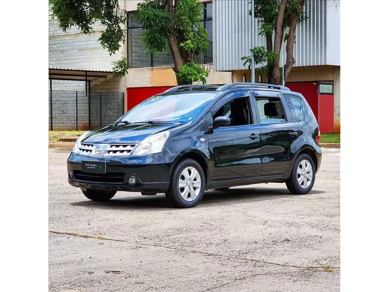 Nissan Livina Preto 1