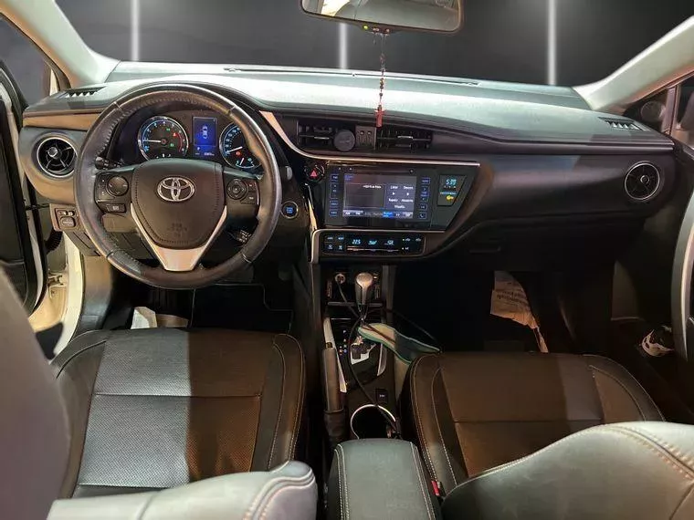 Toyota Corolla Branco 15