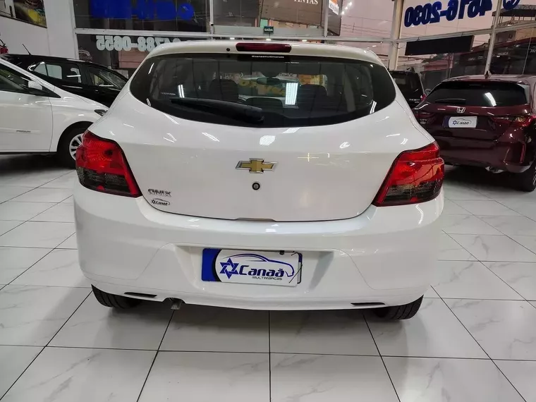 Chevrolet Onix Branco 7