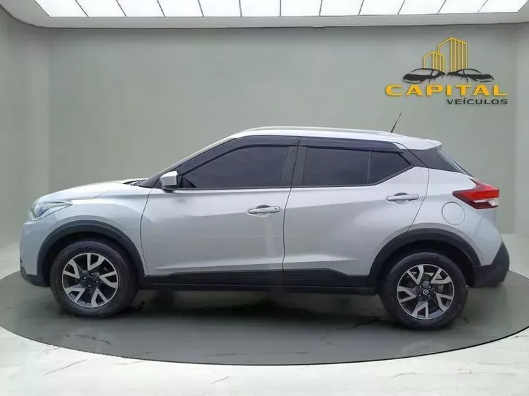 Nissan Kicks Prata 10