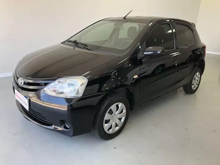 Toyota Etios Preto 5