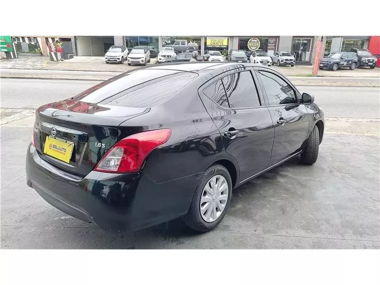 Nissan Versa Preto 8