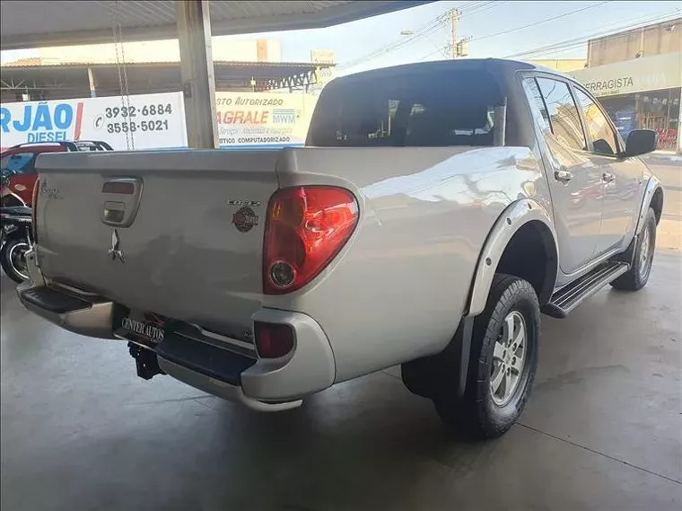 Mitsubishi L200 Prata 8