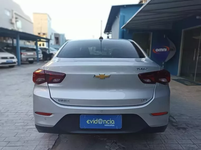 Chevrolet Onix Prata 16