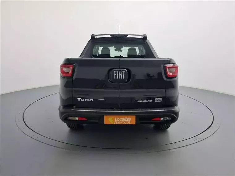 Fiat Toro Preto 11