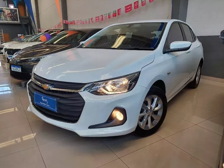 Chevrolet Onix Branco 9