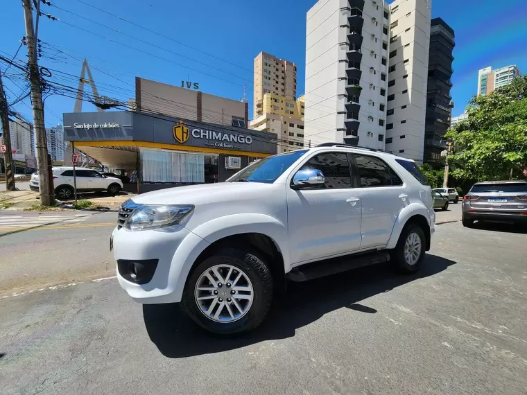 Toyota Hilux SW4 Branco 18